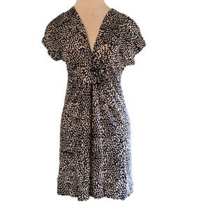 DIANE Von Furstenberg 100% silk sz 4 black and white sleeveless dress